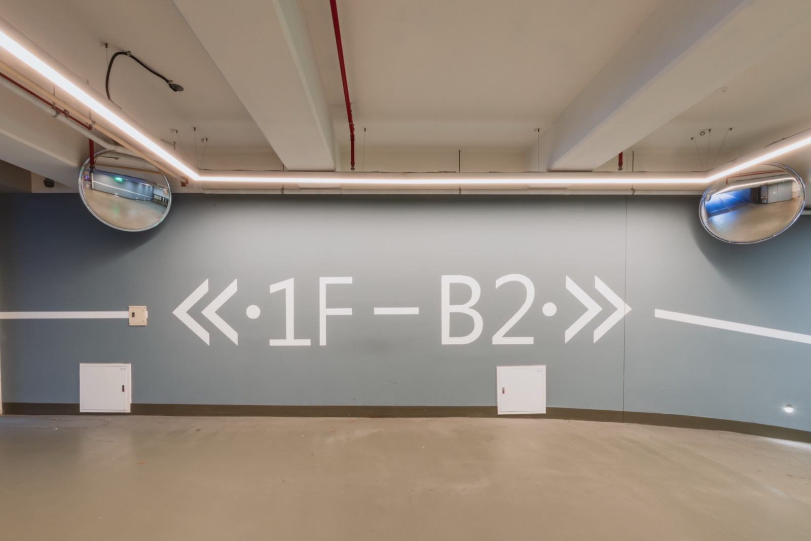 CAAM 承德 168 — 1F-B2 動線標示，汽機車分道進出